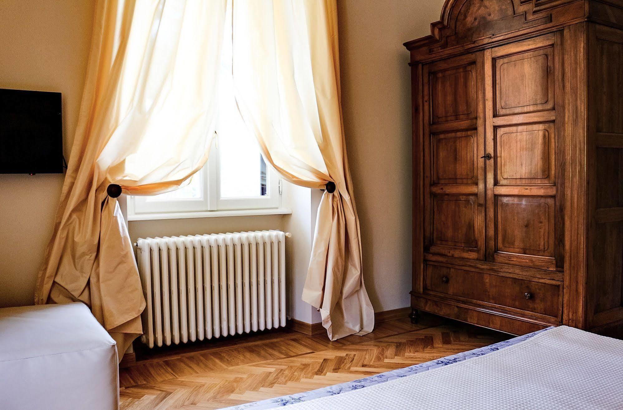 Villa Chiara B&B Biandronno Buitenkant foto