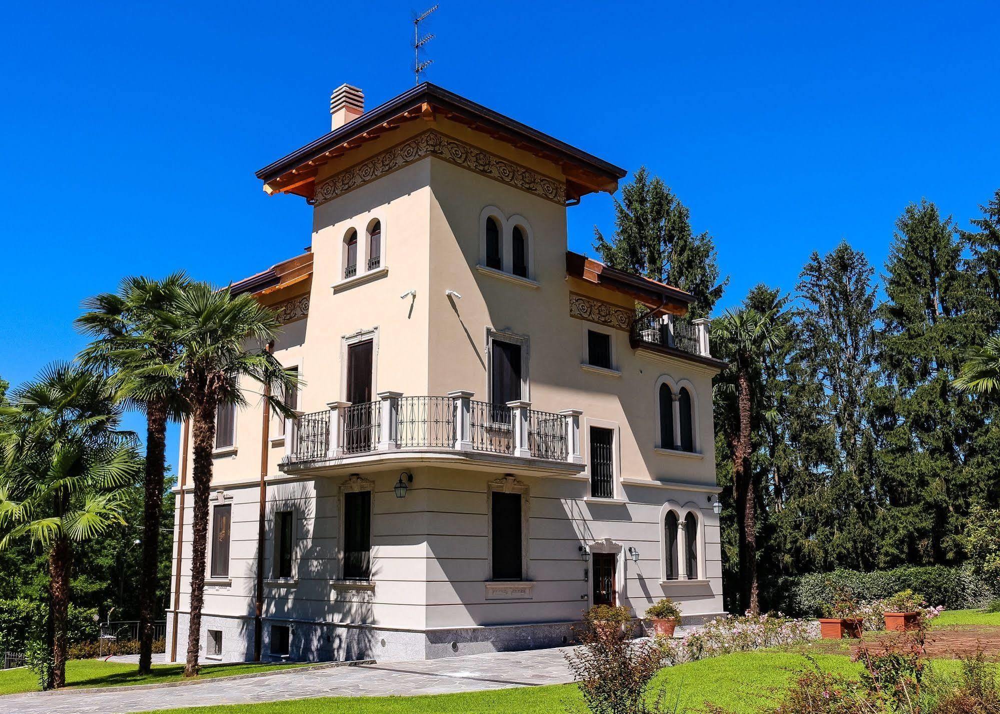 Villa Chiara B&B Biandronno Buitenkant foto
