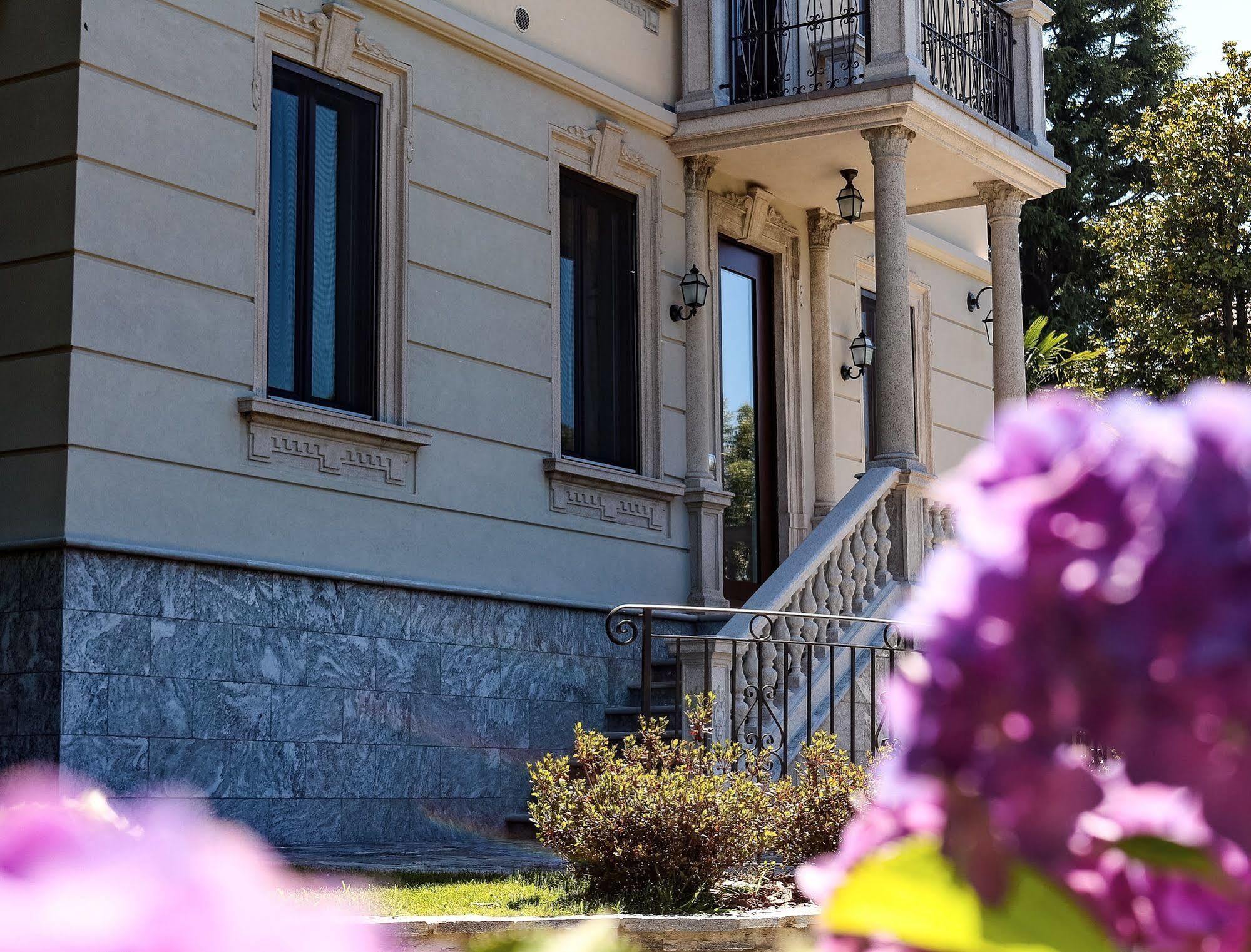 Villa Chiara B&B Biandronno Buitenkant foto